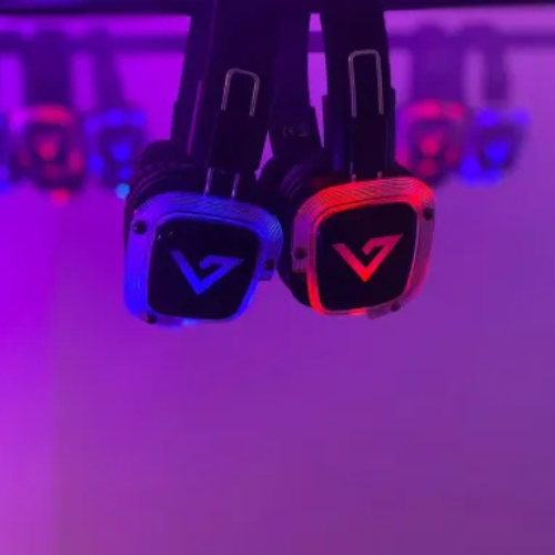 Silent Disco headset productfoto bij Dagpakketverhuur